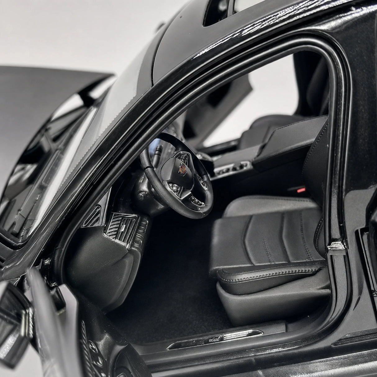 OEM Cadillac 2019 CT6 Black 1:18 – Collectible Diecast Model Die-Cast