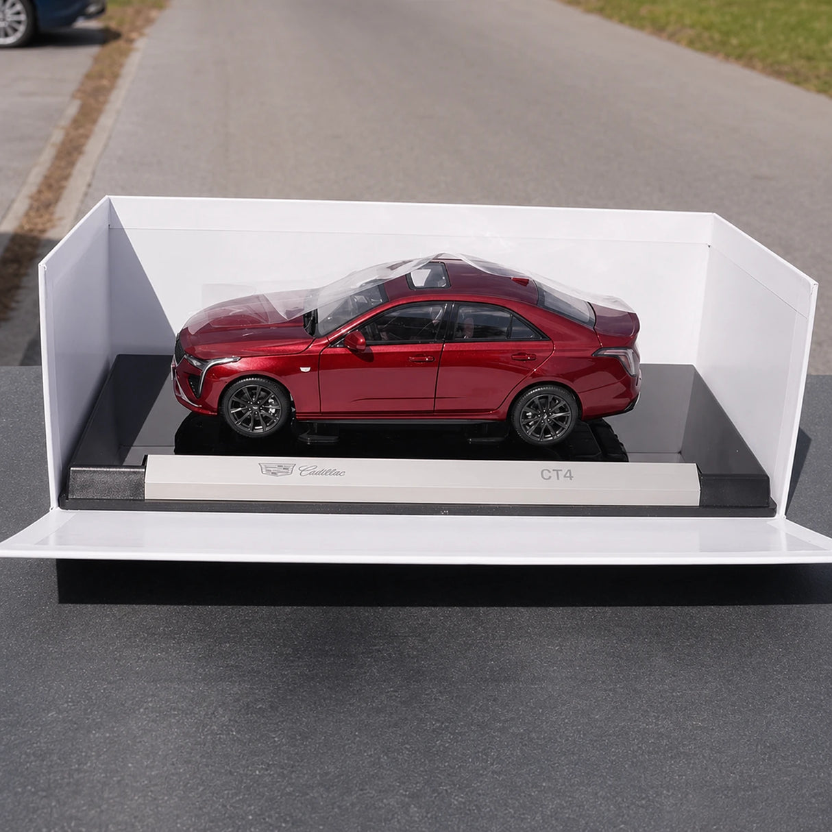 OEM Cadillac 2020 CT4 Red 1:18 – Collectible Diecast Model Die-Cast