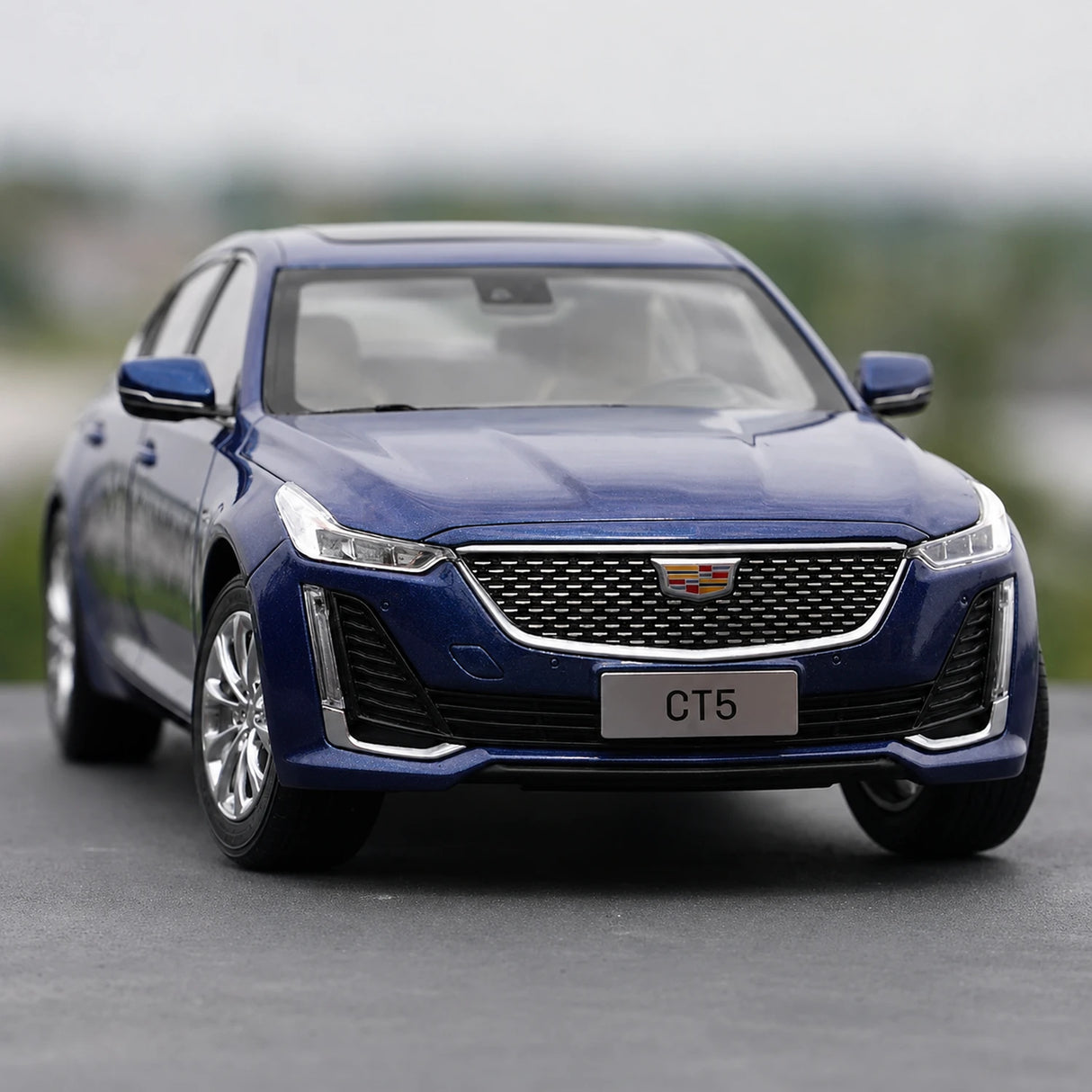 OEM Cadillac 2021 CT5 Blue 1:18 – Kolekcjonerski model odlewany