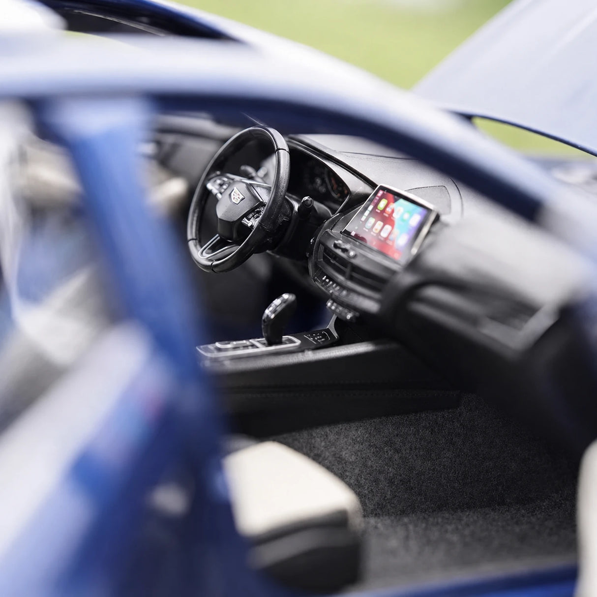 OEM Cadillac 2021 CT5 Blue 1:18 – Kolekcjonerski model odlewany