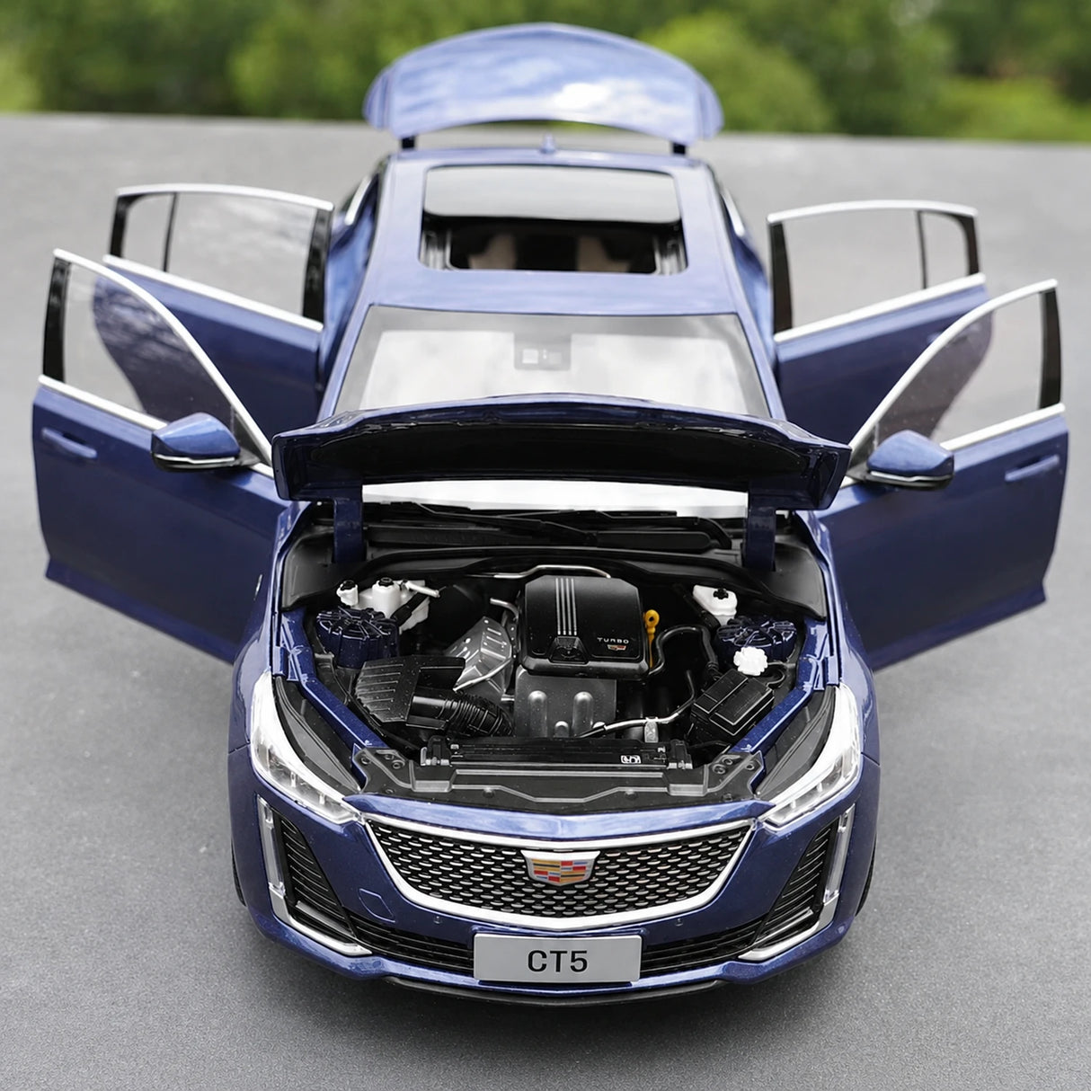 OEM Cadillac 2021 CT5 Blue 1:18 – Kolekcjonerski model odlewany