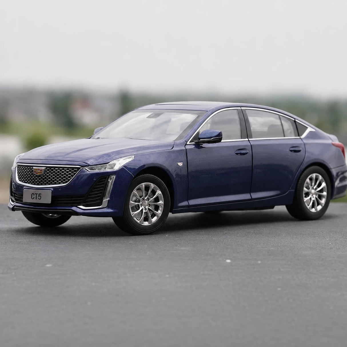 OEM Cadillac 2021 CT5 Blue 1:18 – Kolekcjonerski model odlewany