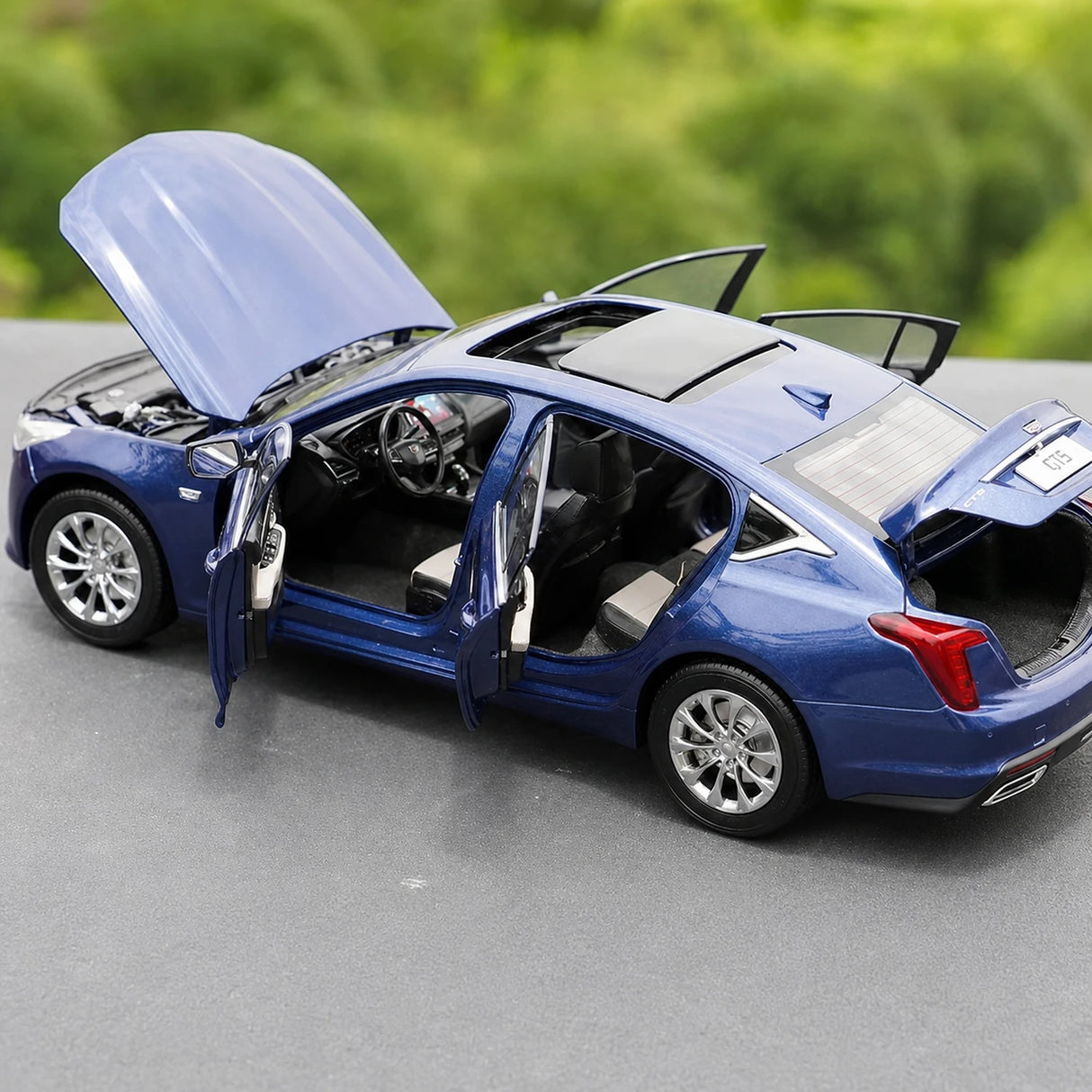 OEM Cadillac 2021 CT5 Blue 1:18 – Kolekcjonerski model odlewany