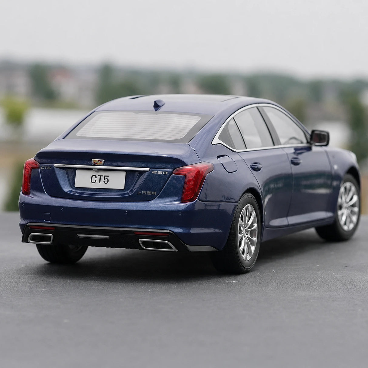 OEM Cadillac 2021 CT5 Blue 1:18 – Kolekcjonerski model odlewany
