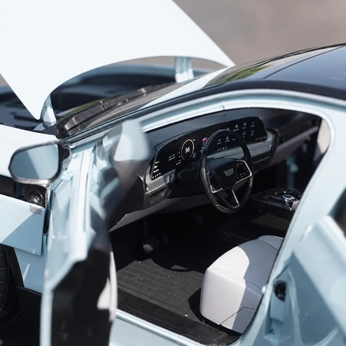 OEM Cadillac 2022 Lyriq Blue 1:18 – Kolekcjonerski model odlewany
