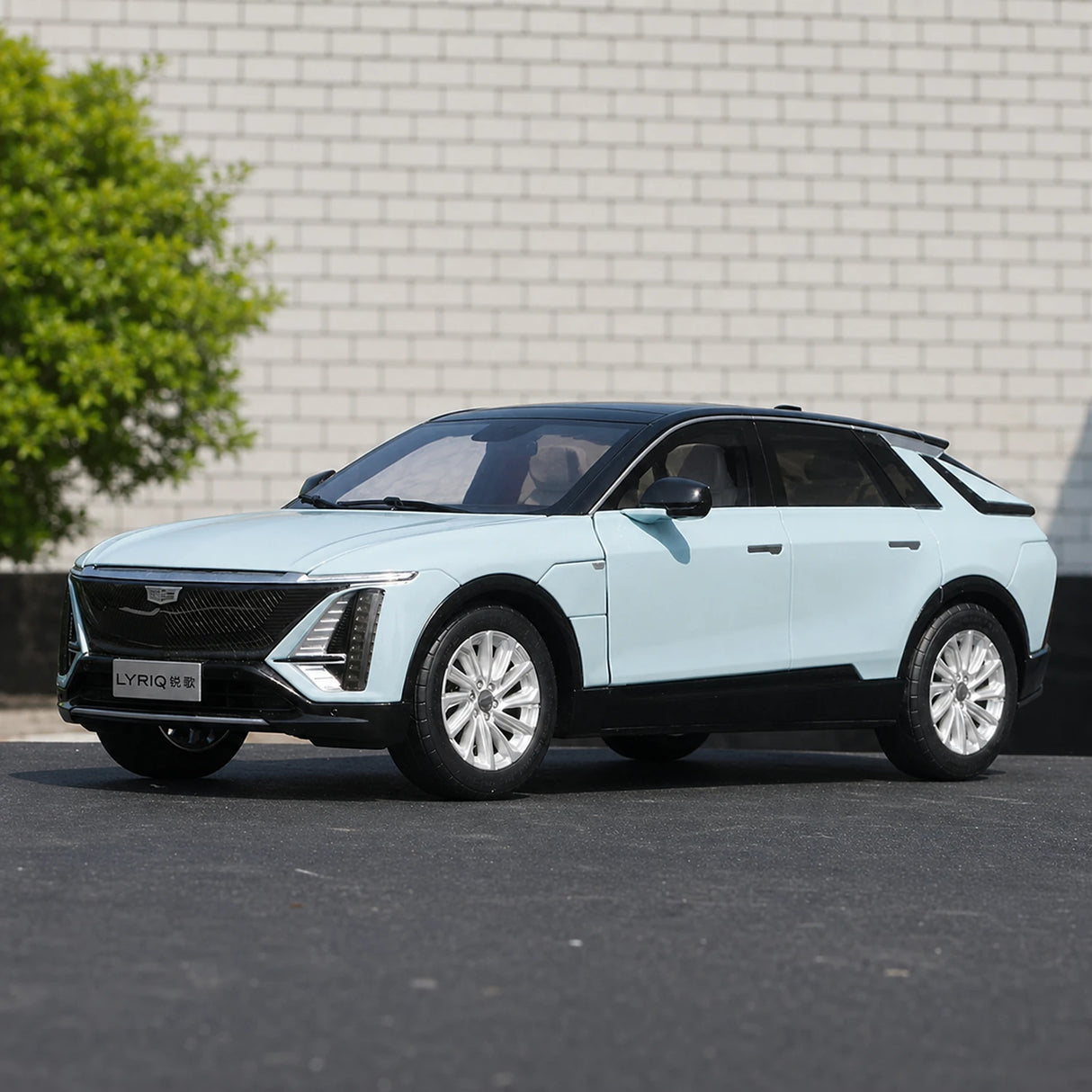 OEM Cadillac 2022 Lyriq Blue 1:18 – Kolekcjonerski model odlewany