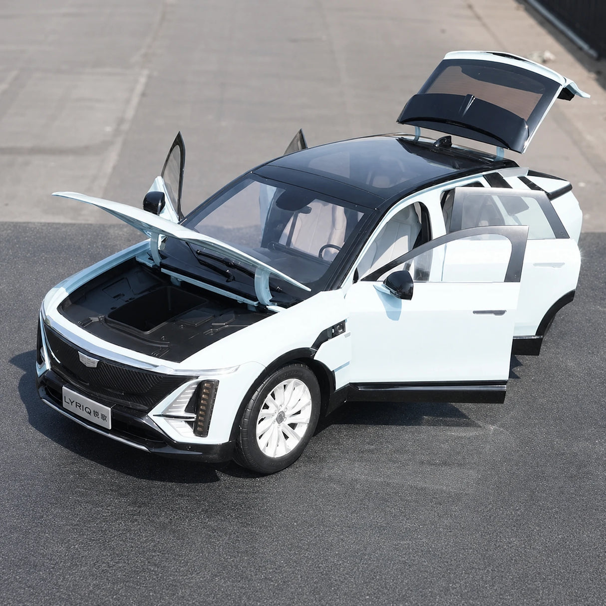 OEM Cadillac 2022 Lyriq Blue 1:18 – Kolekcjonerski model odlewany