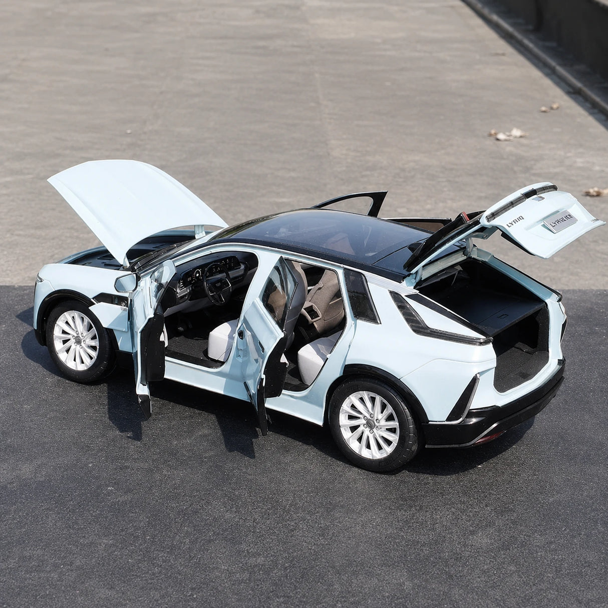 OEM Cadillac 2022 Lyriq Blue 1:18 – Kolekcjonerski model odlewany