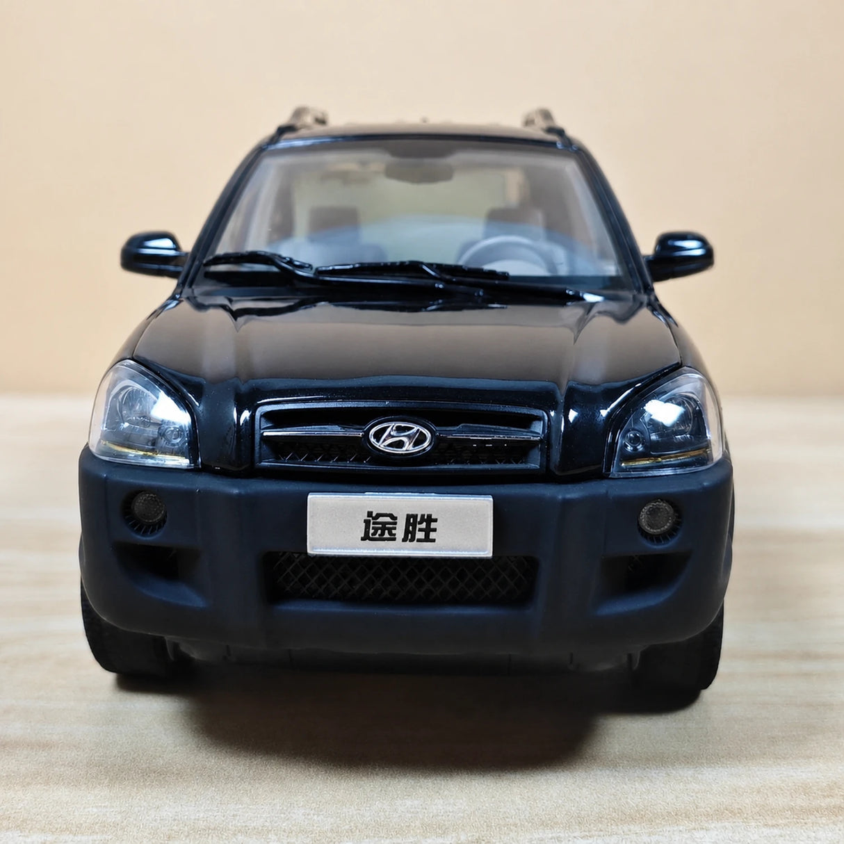 OEM Hyundai 2004 Tucson Black 1:18 – Collectible Diecast Model Die-Cast