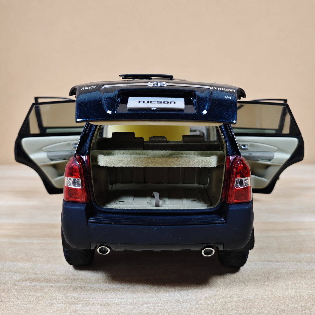 OEM Hyundai 2004 Tucson Black 1:18 – Collectible Diecast Model Die-Cast