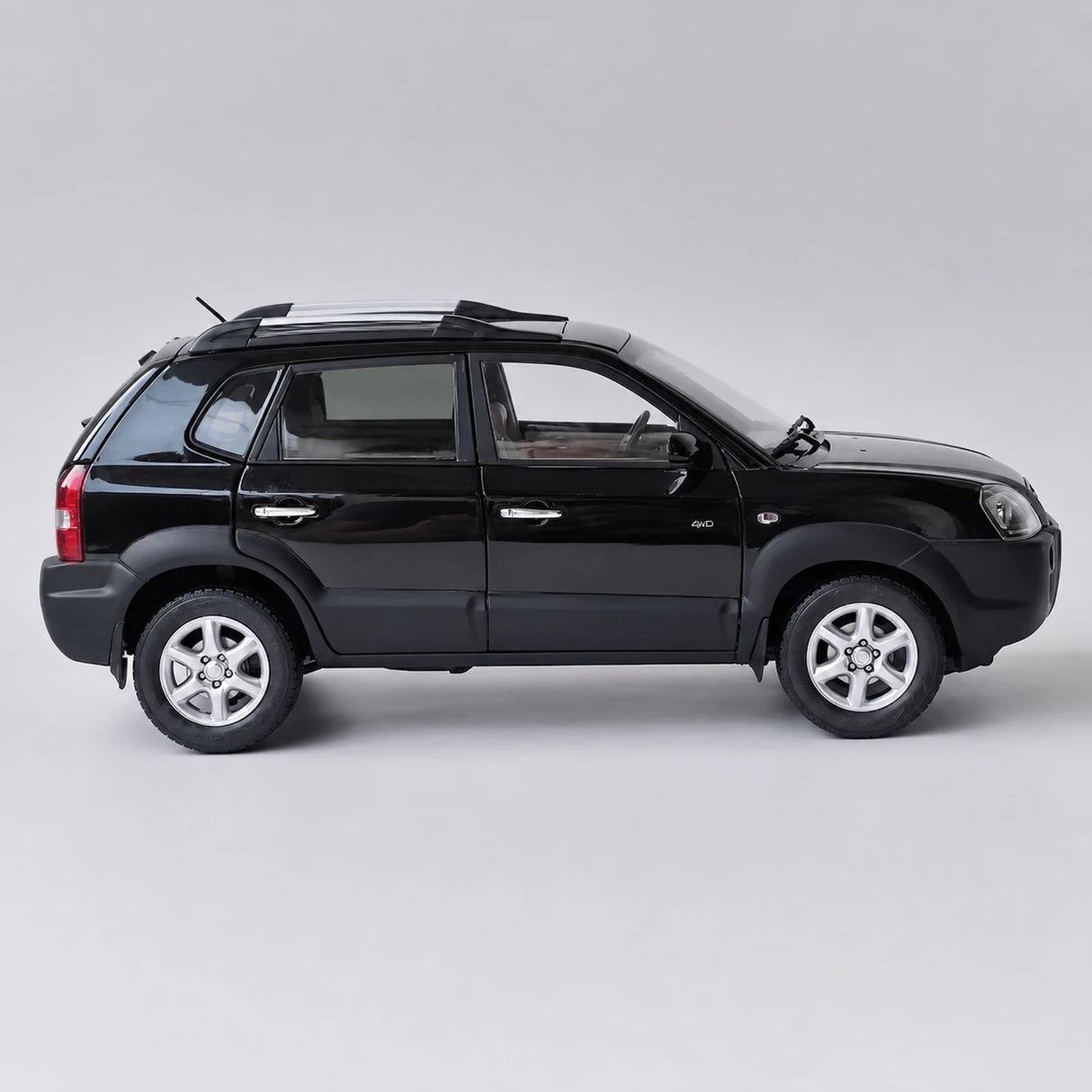 OEM Hyundai 2004 Tucson Black 1:18 – Collectible Diecast Model Die-Cast