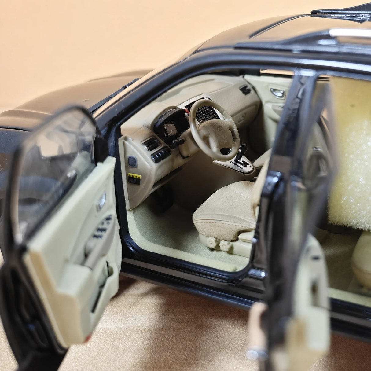 OEM Hyundai 2004 Tucson Black 1:18 – Collectible Diecast Model Die-Cast