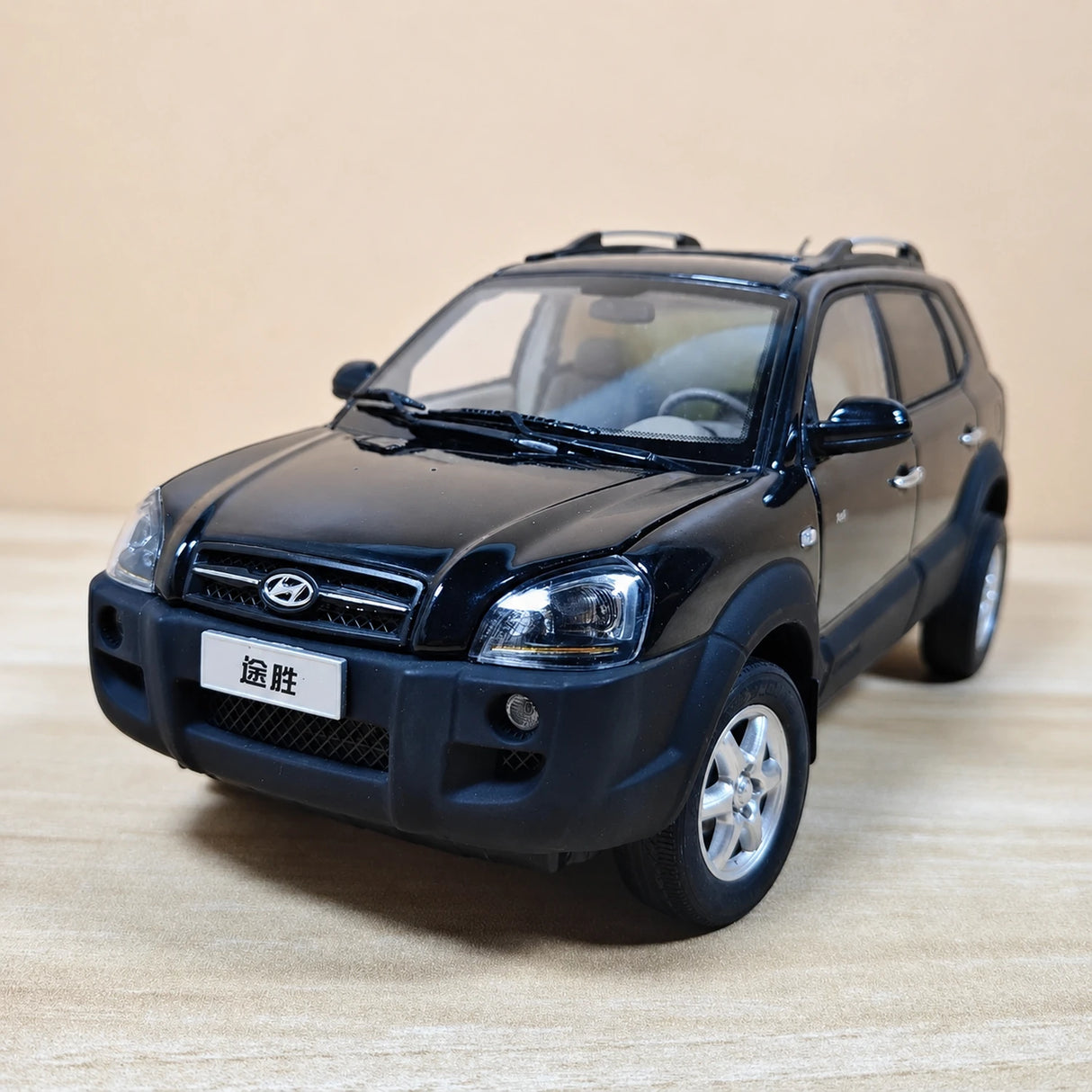 OEM Hyundai 2004 Tucson Black 1:18 – Collectible Diecast Model Die-Cast
