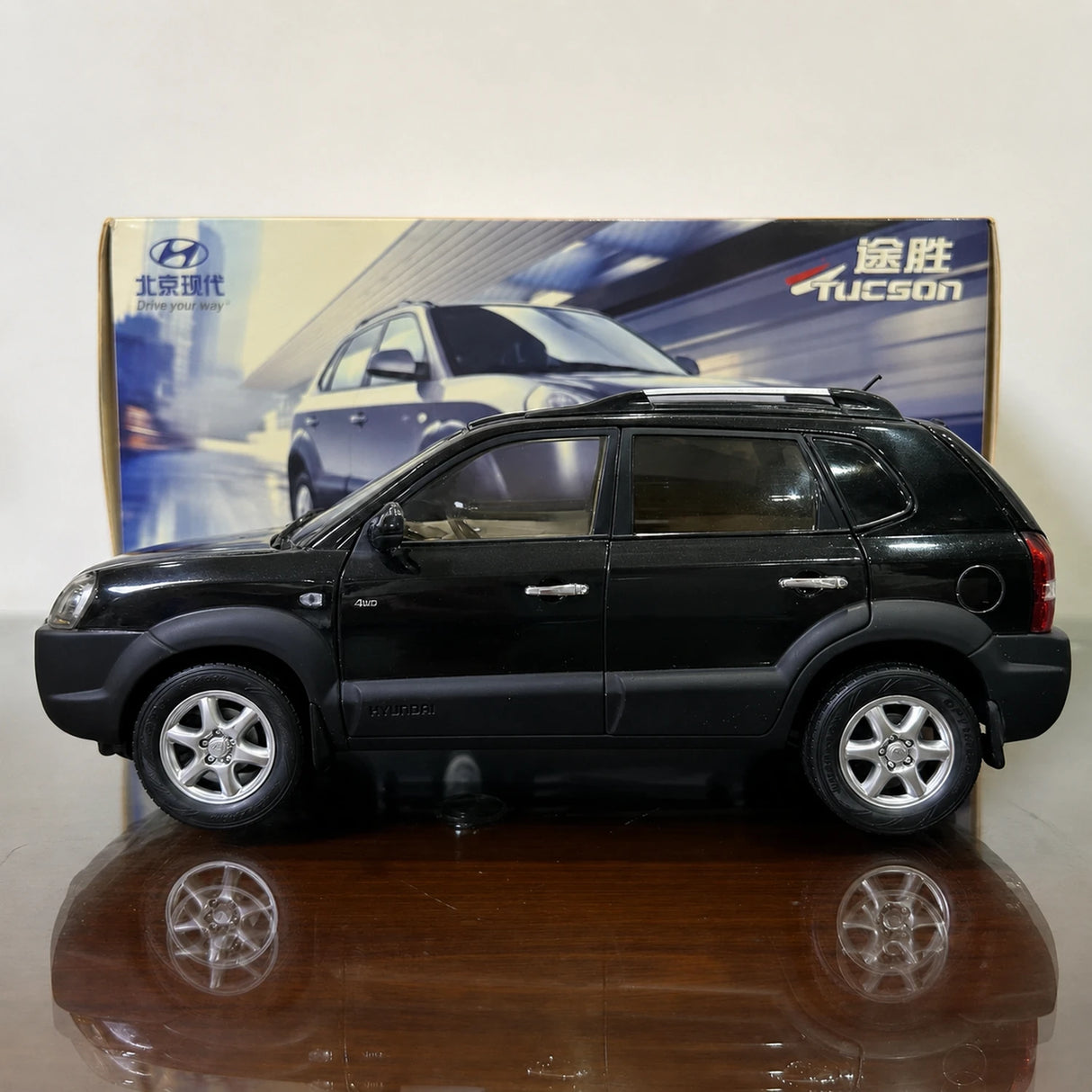 OEM Hyundai 2004 Tucson Black 1:18 – Collectible Diecast Model Die-Cast