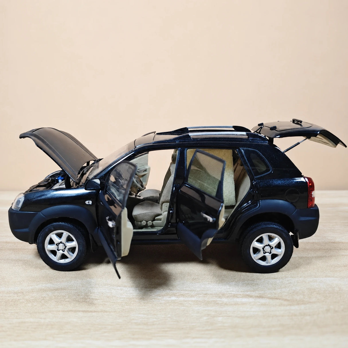OEM Hyundai 2004 Tucson Black 1:18 – Collectible Diecast Model Die-Cast
