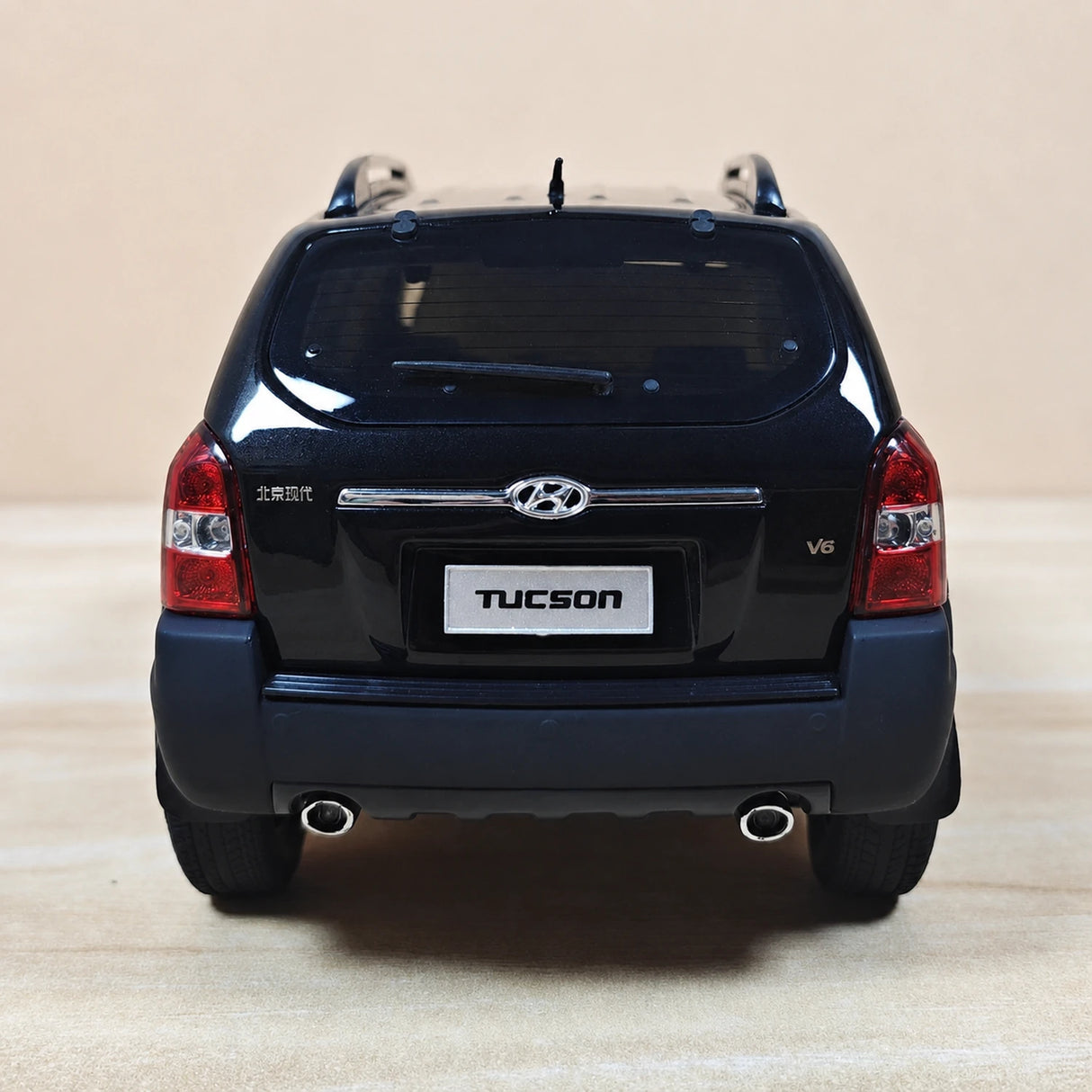 OEM Hyundai 2004 Tucson Black 1:18 – Collectible Diecast Model Die-Cast