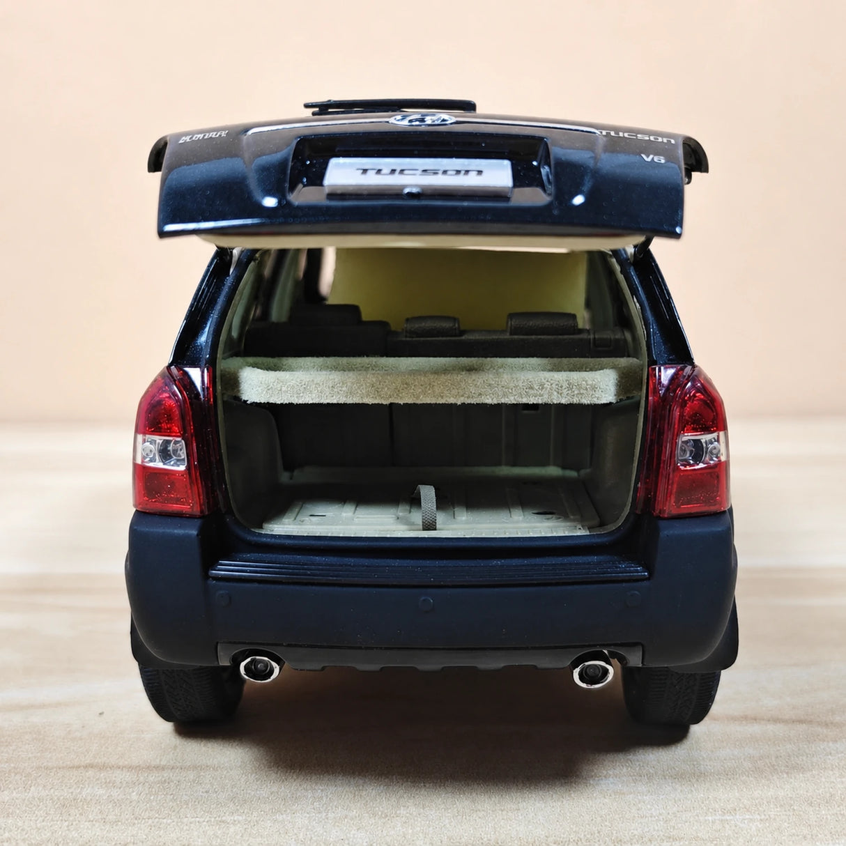 OEM Hyundai 2004 Tucson Black 1:18 – Collectible Diecast Model Die-Cast