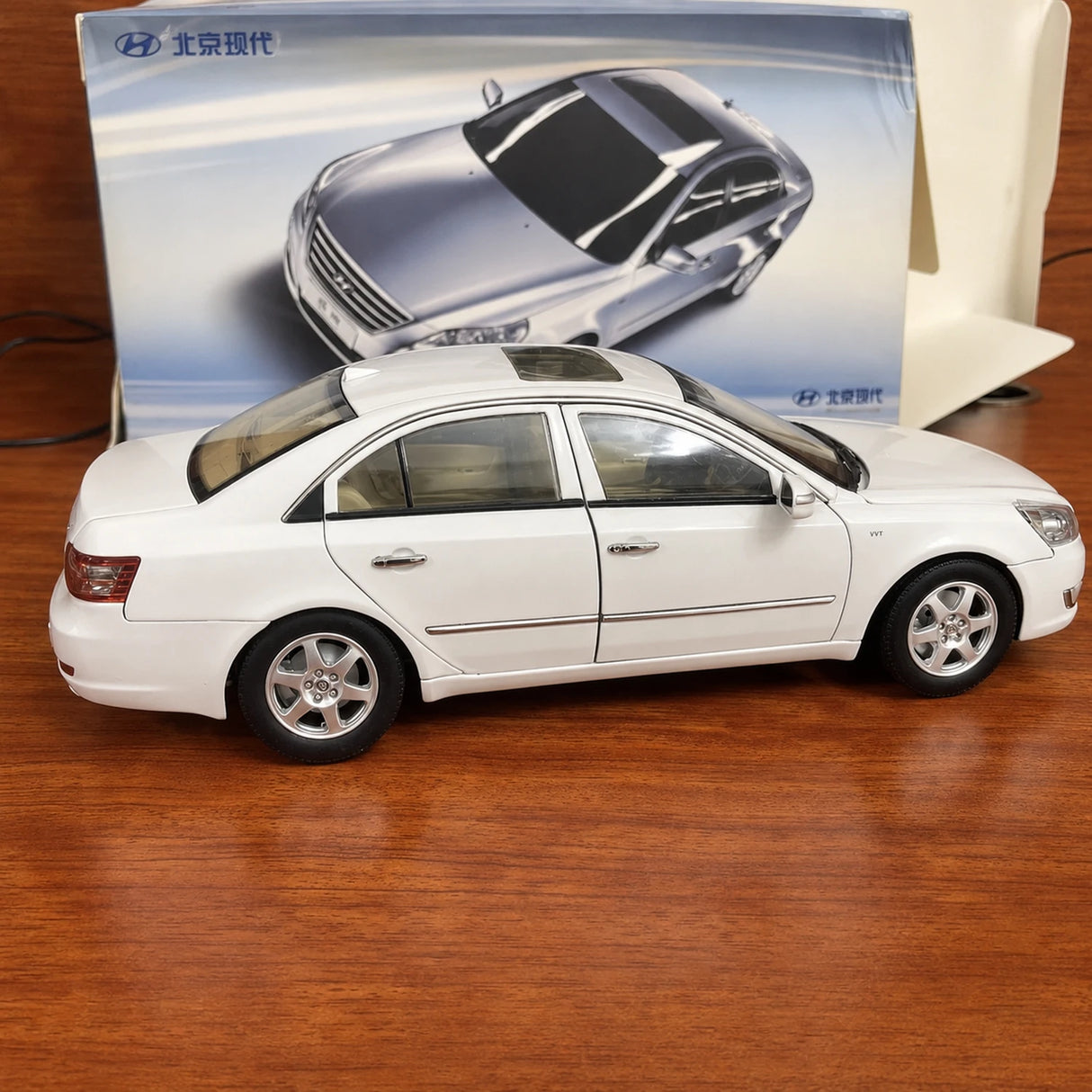 OEM Hyundai 2009 Sonata White 1:18 – Collectible Diecast Model Die-Cast