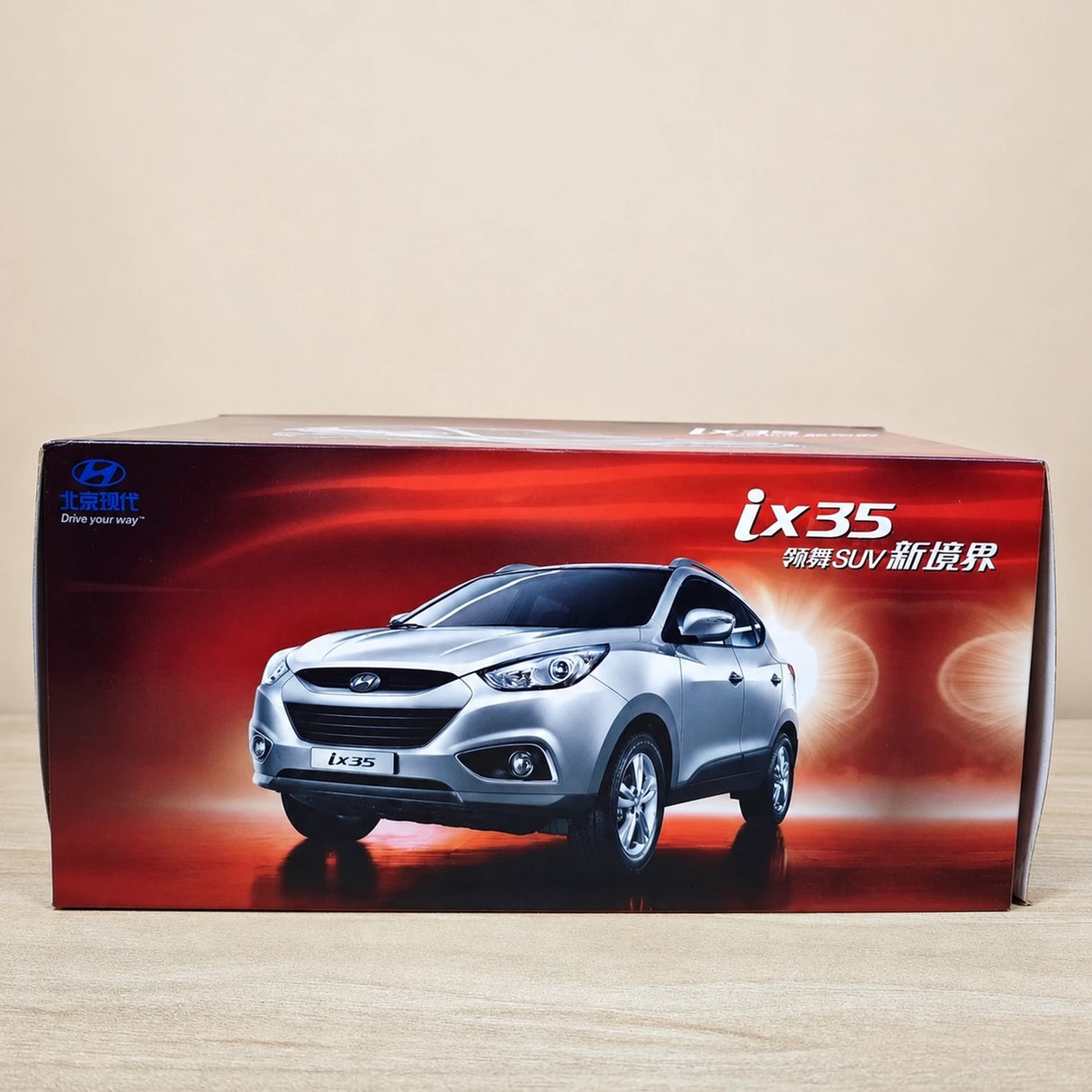 OEM Hyundai 2010 ix35 Silver 1:18 – kolekcjonerski model odlewany