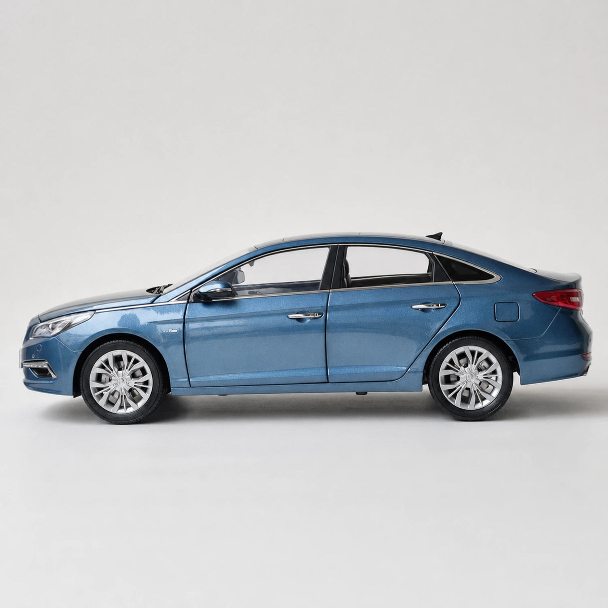 OEM Hyundai 2014 Sonata Blue 1:18 – Collectible Diecast Model Die-Cast