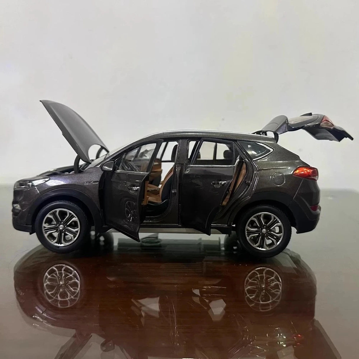 OEM Hyundai 2015 Tucson IX35 Gray 1:18 – Collectible Diecast Model Die-Cast
