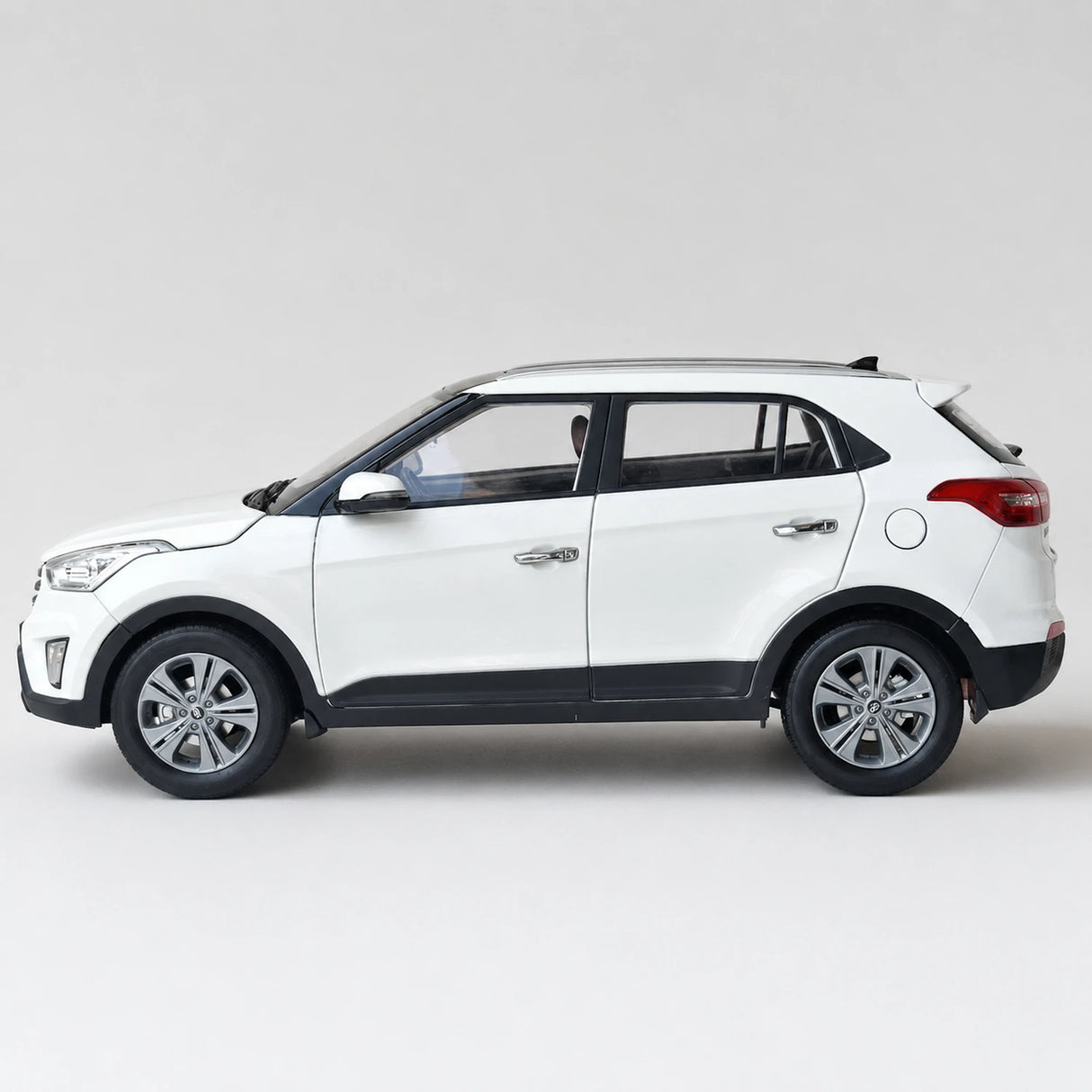 OEM Hyundai 2015 IX25 White 1:18 – Collectible Diecast Model Die-Cast