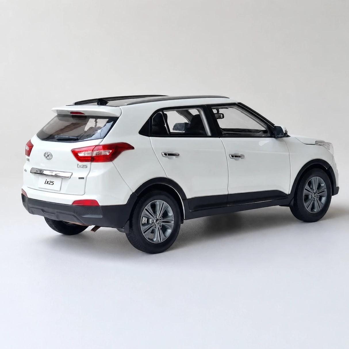 OEM Hyundai 2015 IX25 White 1:18 – Collectible Diecast Model Die-Cast