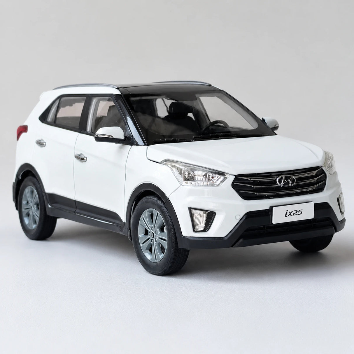 OEM Hyundai 2015 IX25 White 1:18 – Collectible Diecast Model Die-Cast