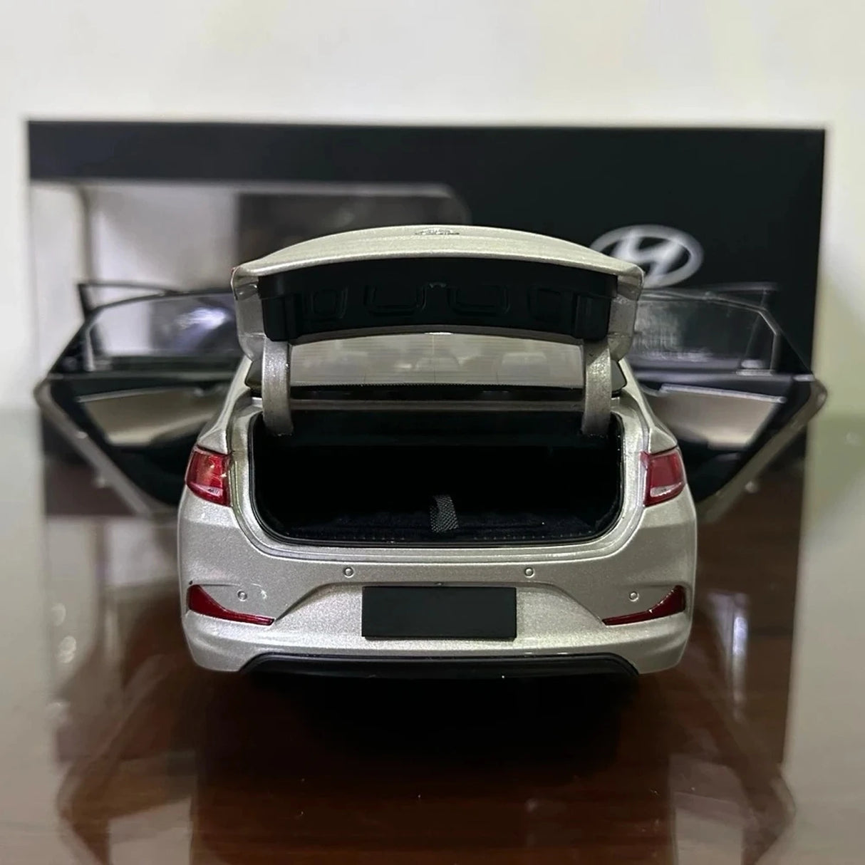OEM Hyundai 2017 سيلستا سيلفر 1:18 – نموذج معدني قابل للجمع من القالب المصبوب