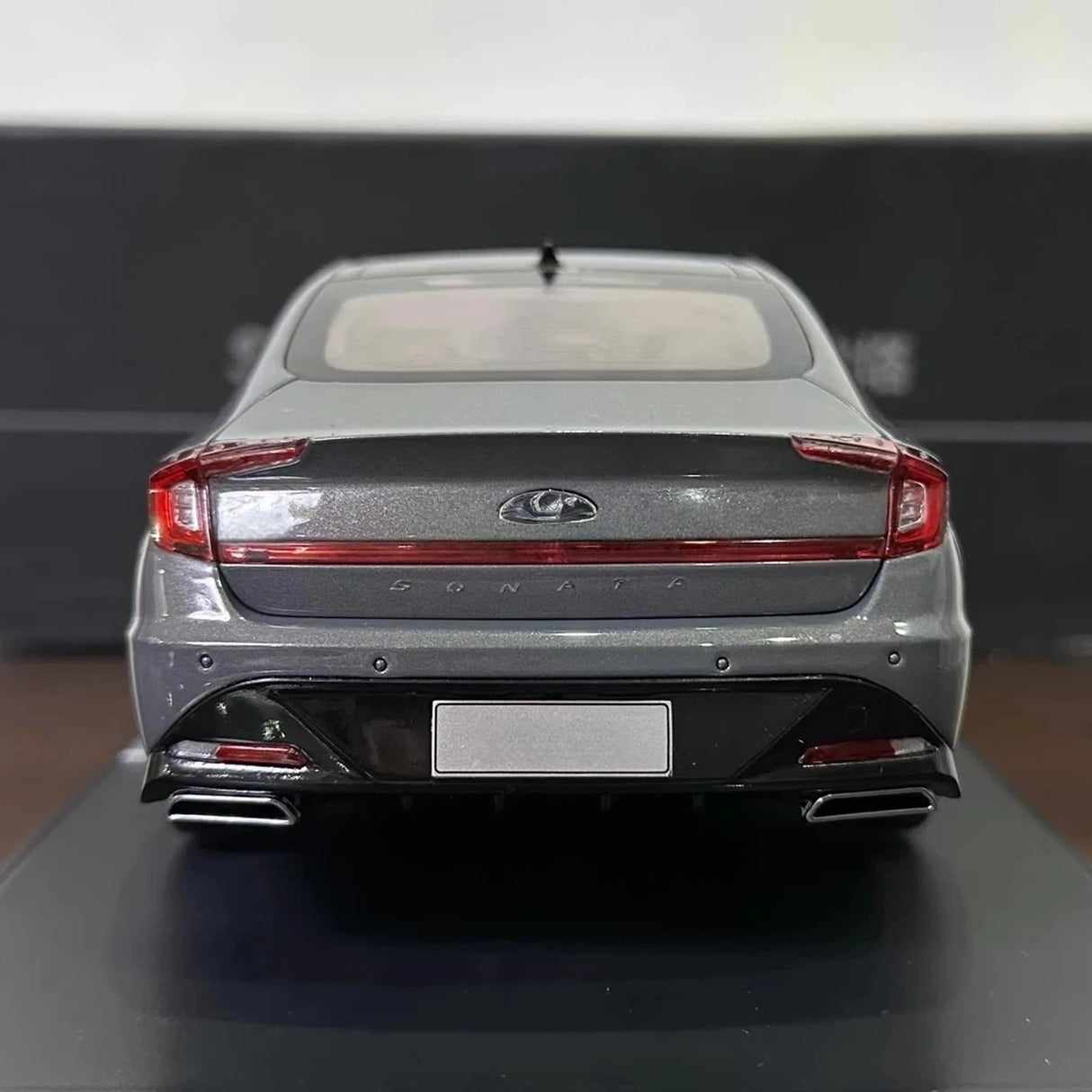 OEM Hyundai 2020 سوناتا جراي 1:18 – نموذج معدني قابل للجمع من قالب مصبوب.