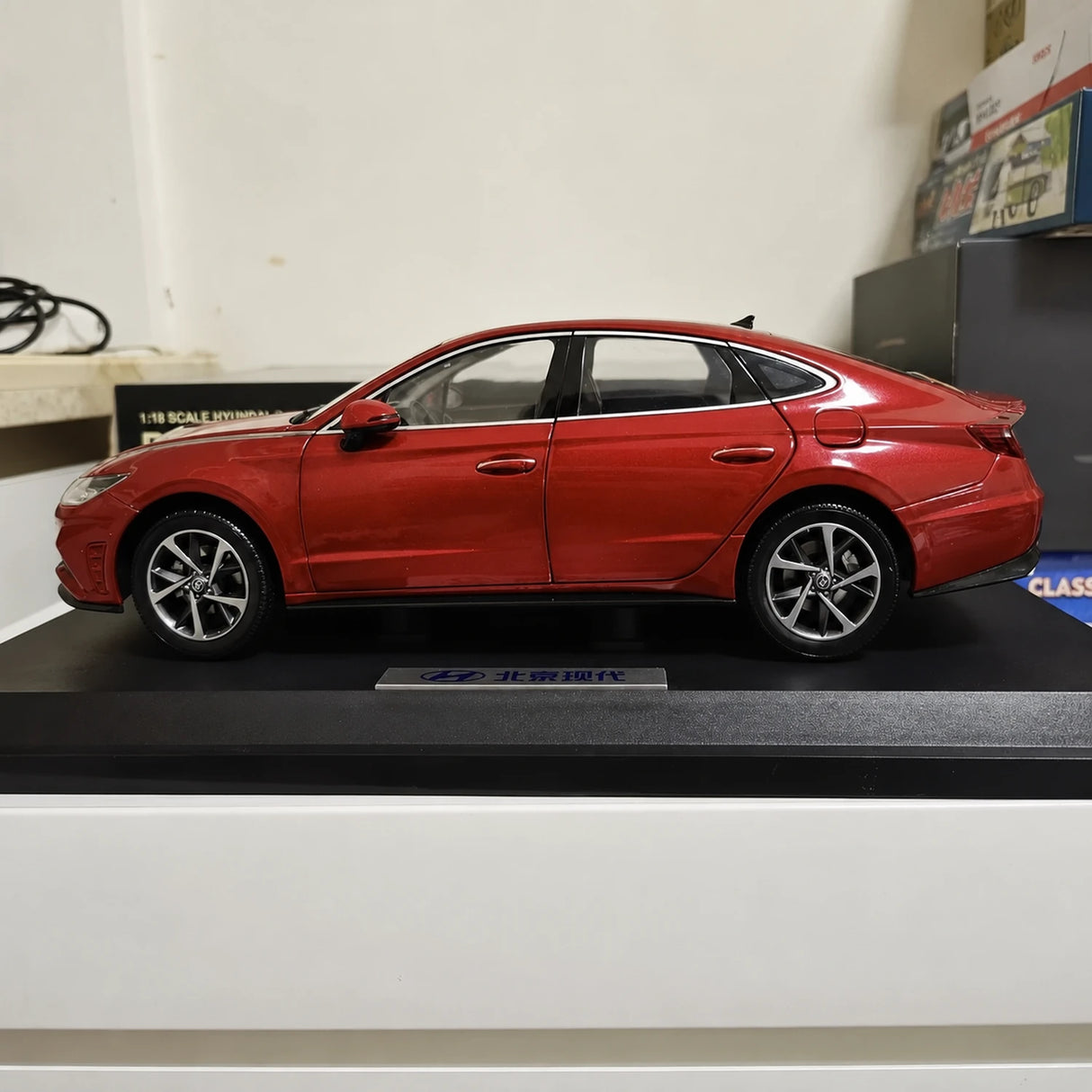 OEM Hyundai 2020 سوناتا ريد 1:18 – نموذج معدني قابل للجمع من القالب المصبوب