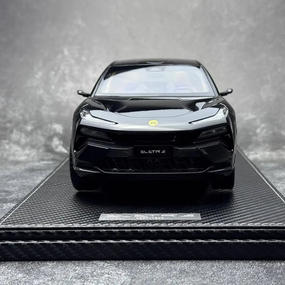 OEM Lotus 2022 إليتري بلاك 1:18 – نموذج معدني قابل للجمع من القالب المصبوب