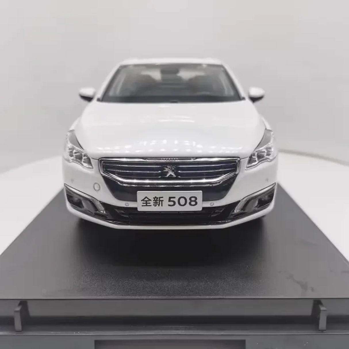 OEM Peugeot 2014 508 White 1:18 – Collectible Diecast Model Die-Cast