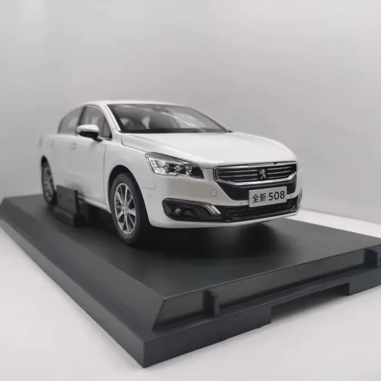 OEM Peugeot 2014 508 White 1:18 – Collectible Diecast Model Die-Cast