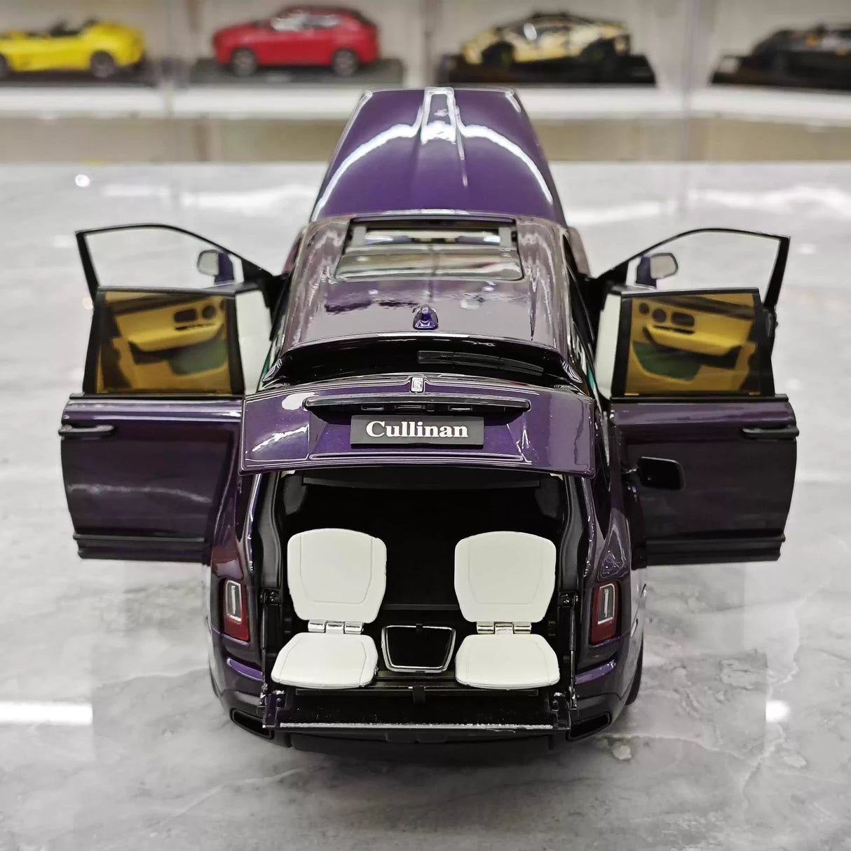 OEM Rolls-Royce 2018 Cullinan Purple 1:18 – Collectible Diecast Model Die-Cast