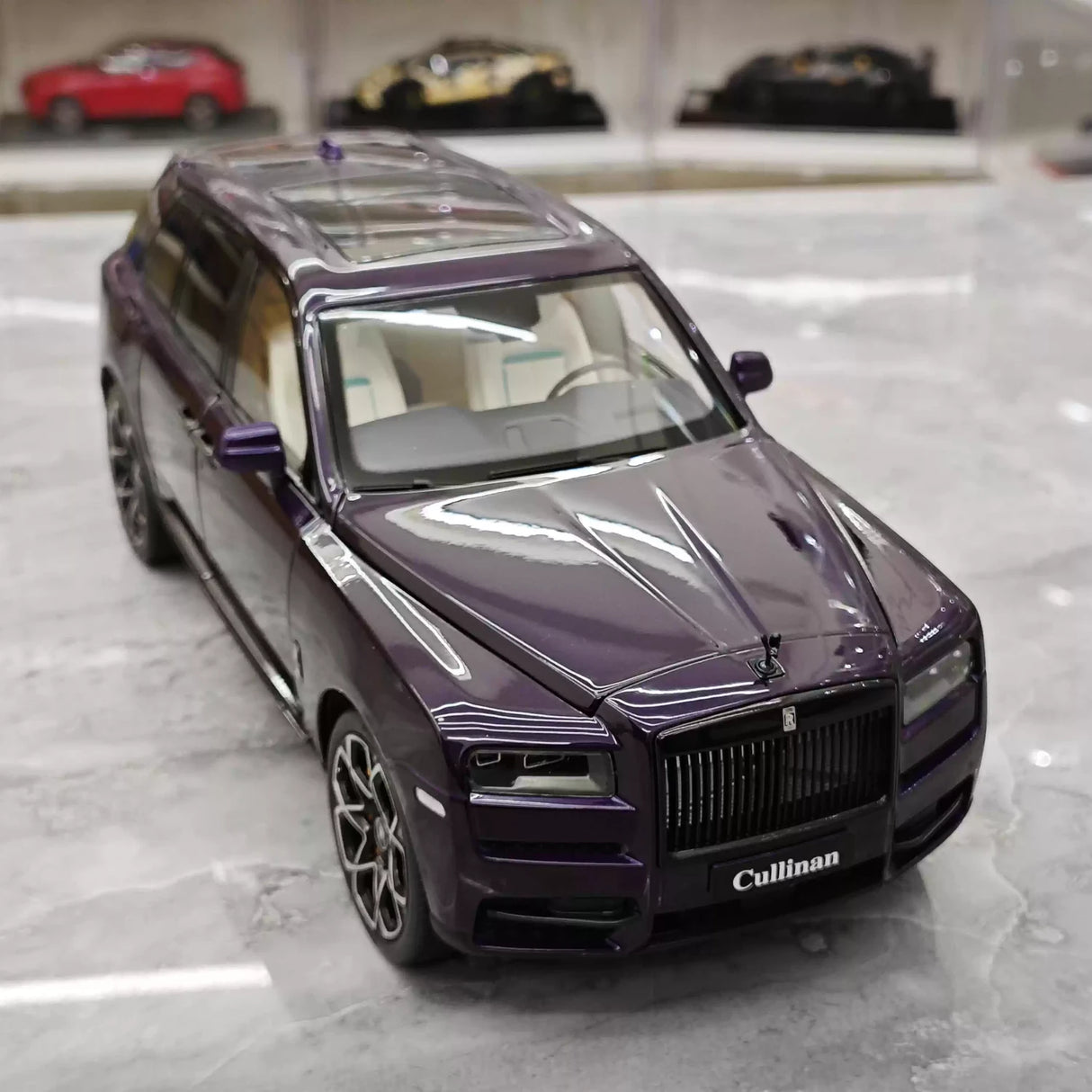 OEM Rolls-Royce 2018 Cullinan Purple 1:18 – Collectible Diecast Model Die-Cast