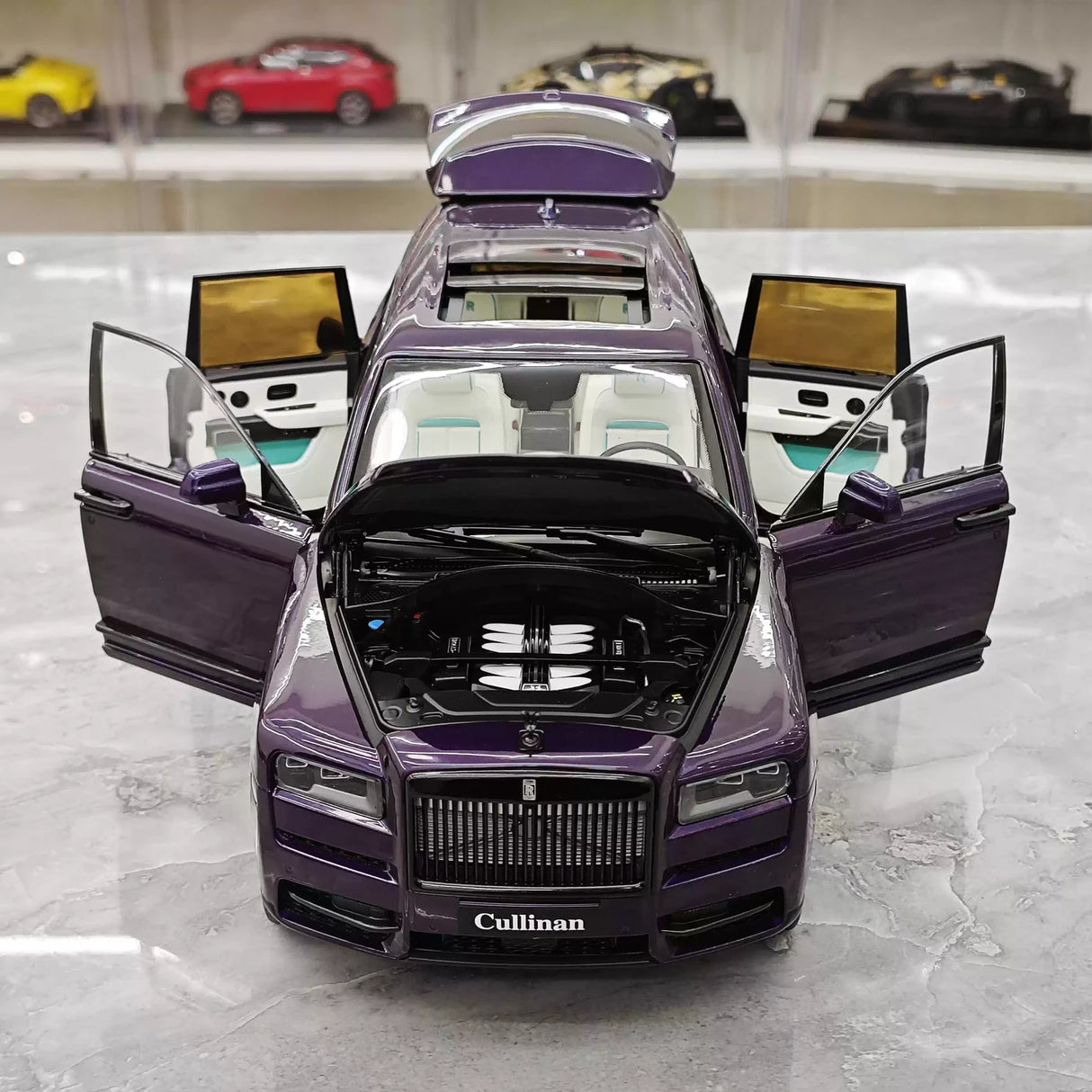 OEM Rolls-Royce 2018 Cullinan Purple 1:18 – Collectible Diecast Model Die-Cast