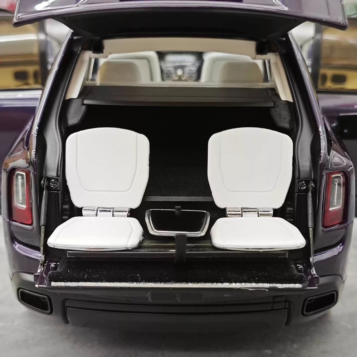 OEM Rolls-Royce 2018 Cullinan Purple 1:18 – Collectible Diecast Model Die-Cast