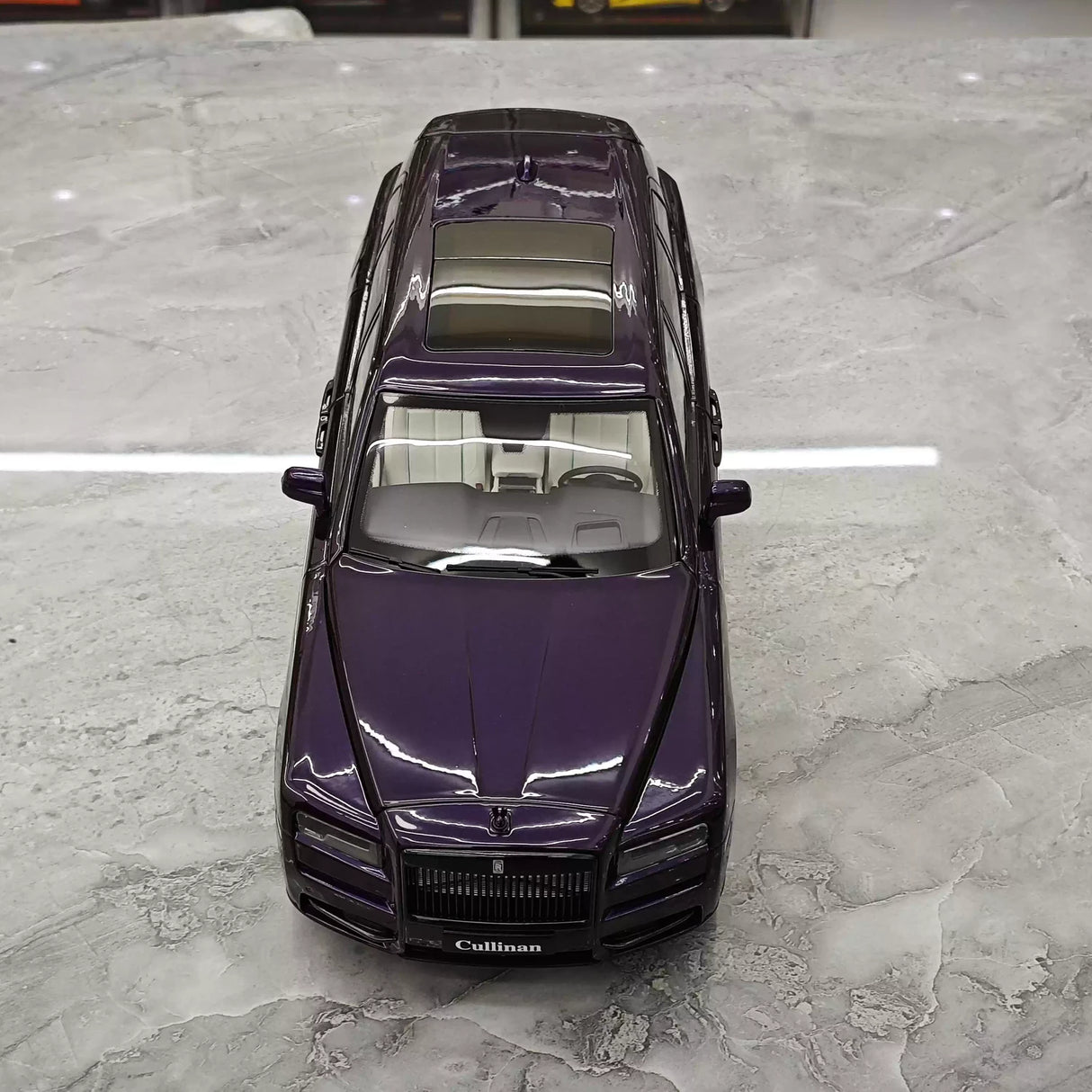 OEM Rolls-Royce 2018 Cullinan Purple 1:18 – Collectible Diecast Model Die-Cast