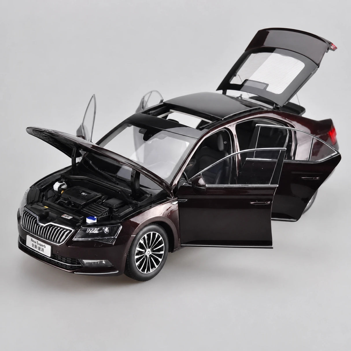 OEM Skoda 2008 Superb Red 1:18 – Collectible Diecast Model Die-Cast