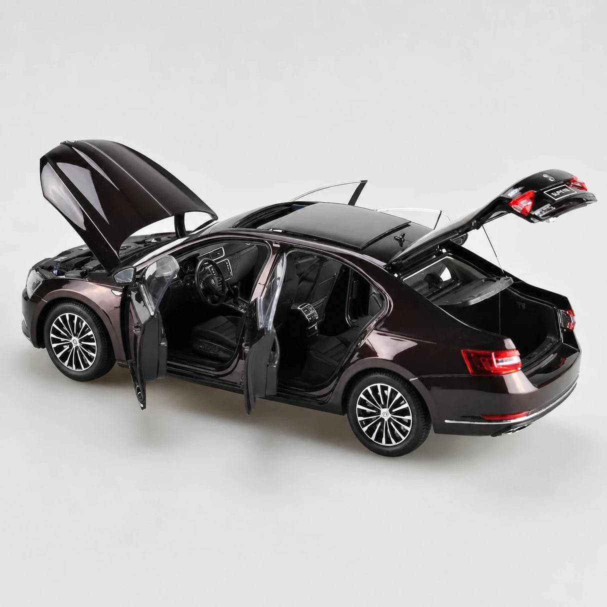 OEM Skoda 2008 Superb Red 1:18 – Collectible Diecast Model Die-Cast