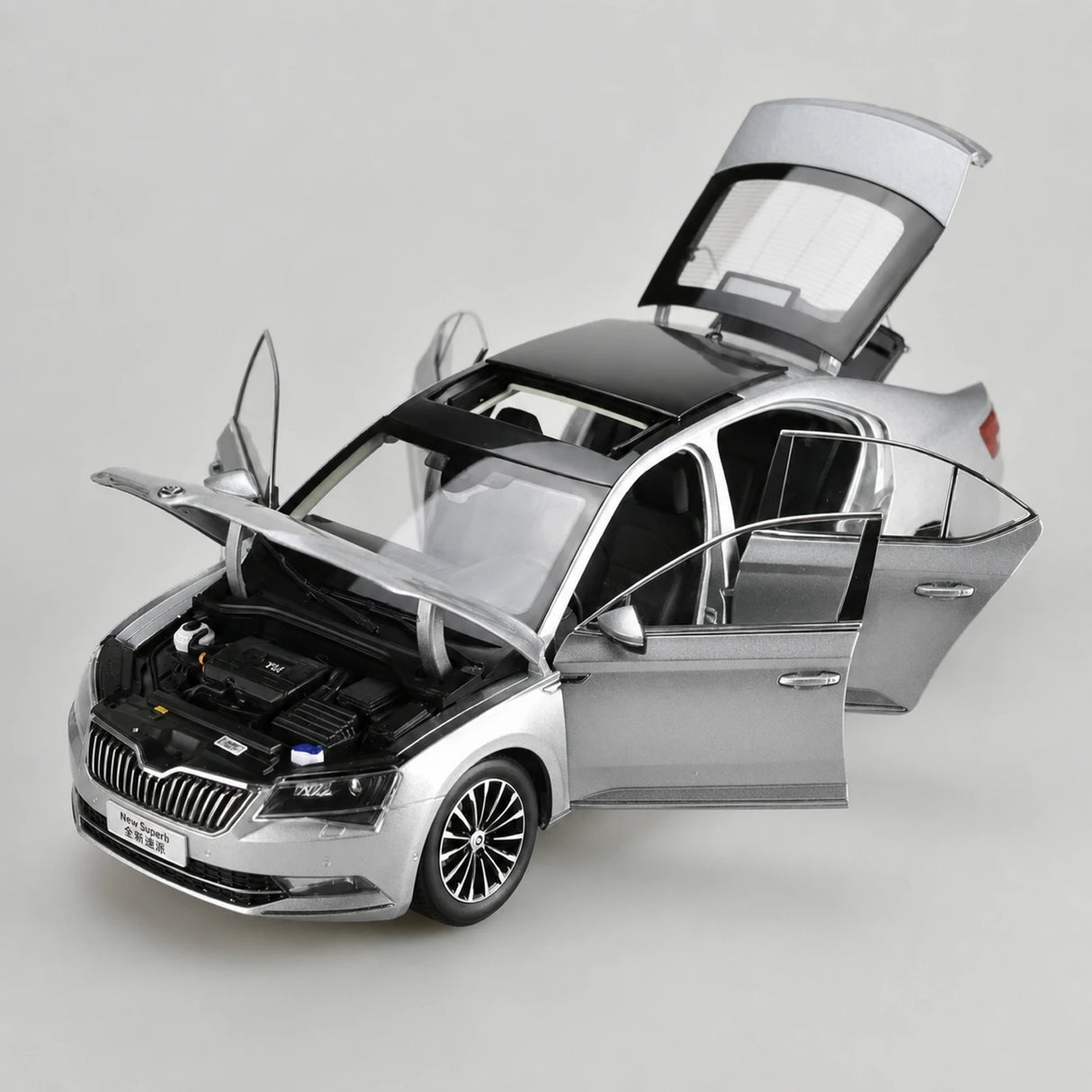 OEM Skoda 2008 Superb Silver 1:18 – Collectible Diecast Model Die-Cast