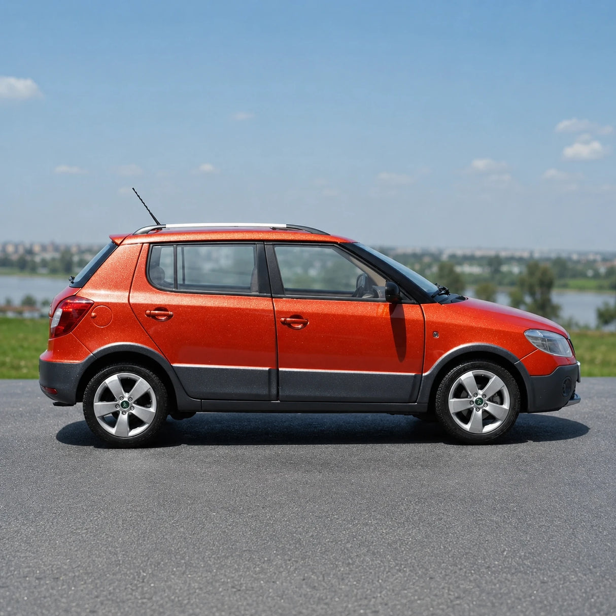 OEM Skoda 2009 Fabia Scout Orange 1:18 – Kolekcjonarski model odlewany