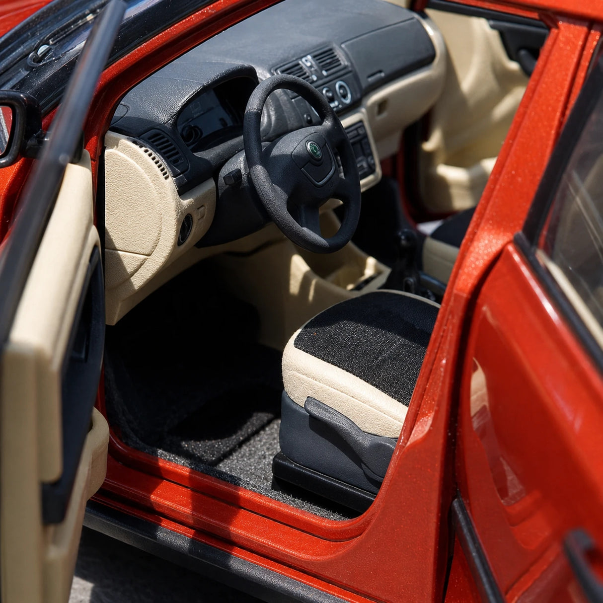 OEM Skoda 2009 Fabia Scout Orange 1:18 – Kolekcjonarski model odlewany