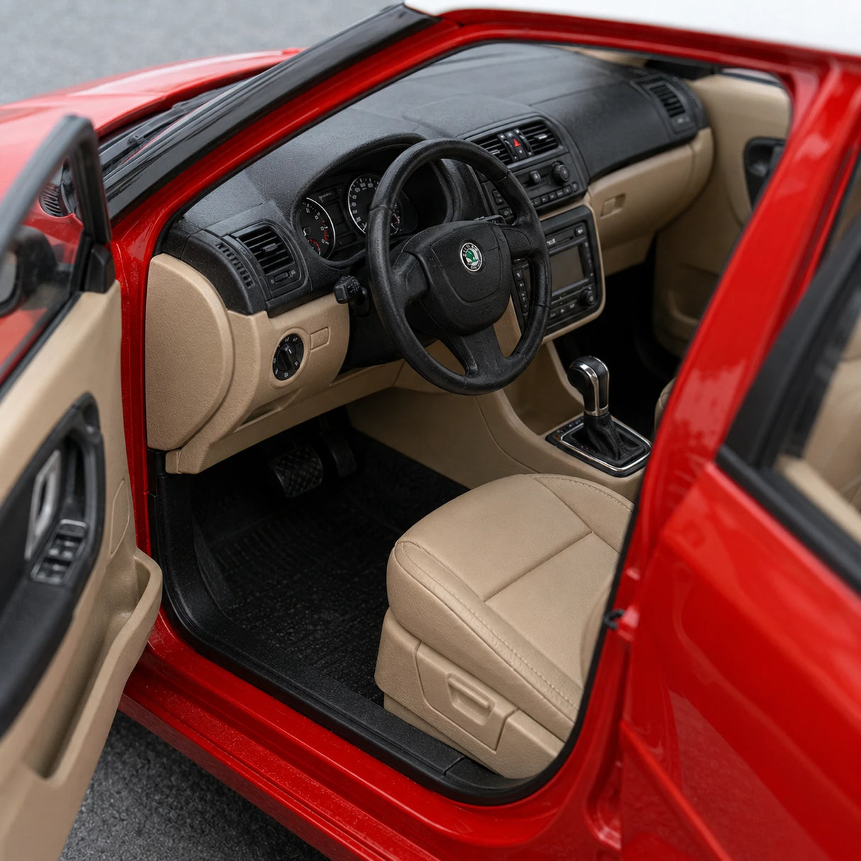 OEM Skoda 2012 Fabia Red 1:18 – Kolekcjonerski model odlewany