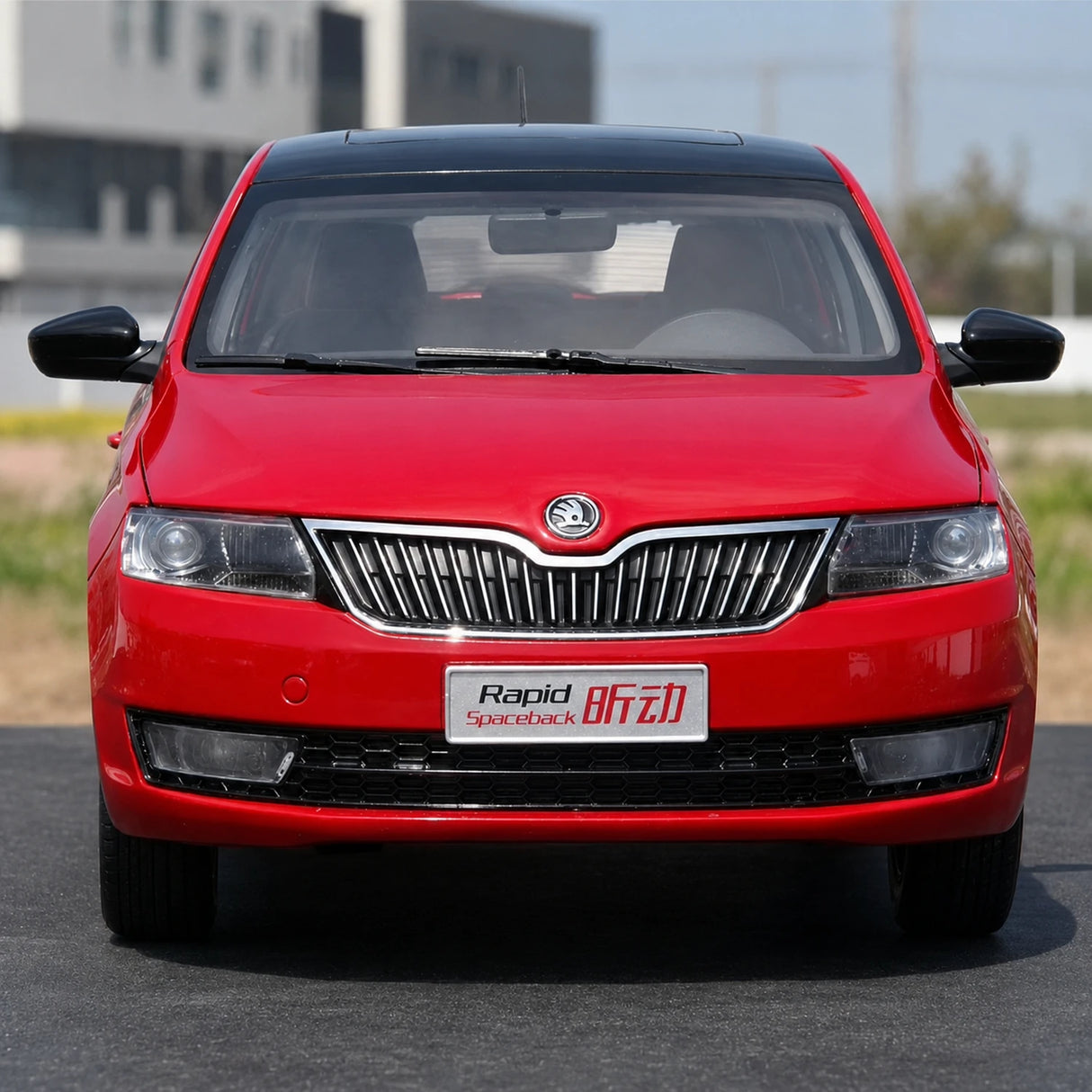 OEM Skoda 2013 Rapid Spaceback Red 1:18 – kolekcjonerski model odlewany