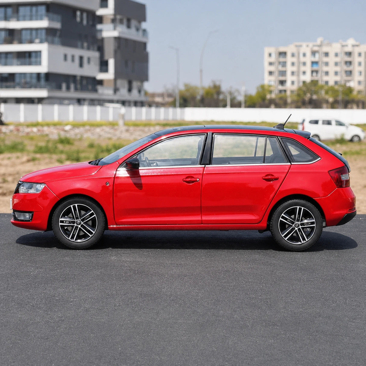 OEM Skoda 2013 Rapid Spaceback Red 1:18 – kolekcjonerski model odlewany
