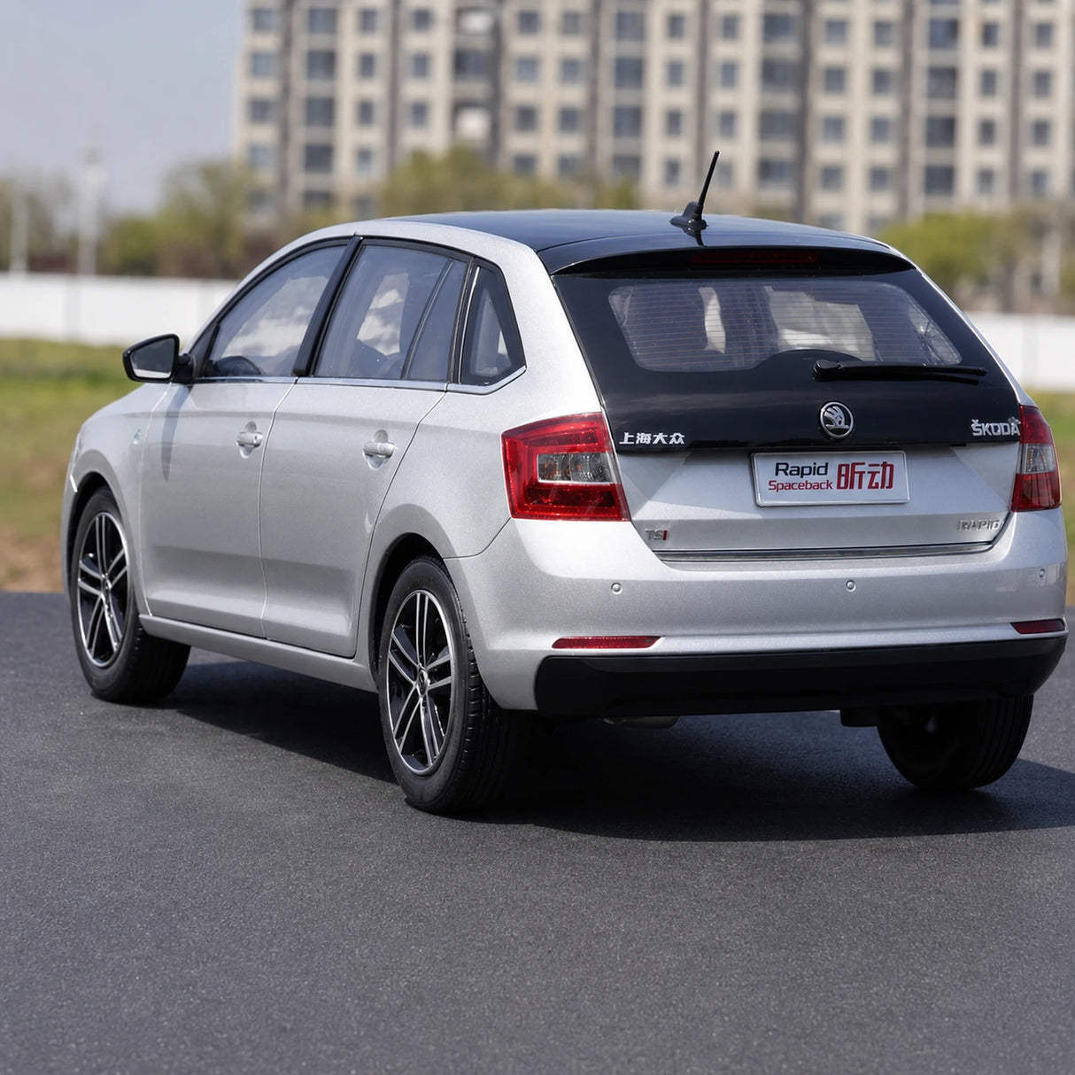 OEM Skoda 2013 Rapid Spaceback Silver 1:18 – Collectible Diecast Model Die-Cast