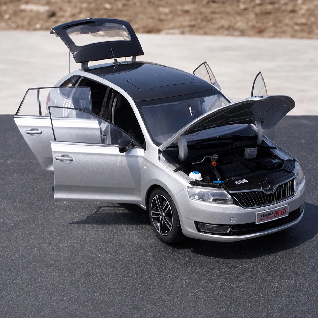OEM Skoda 2013 Rapid Spaceback Silver 1:18 – Collectible Diecast Model Die-Cast