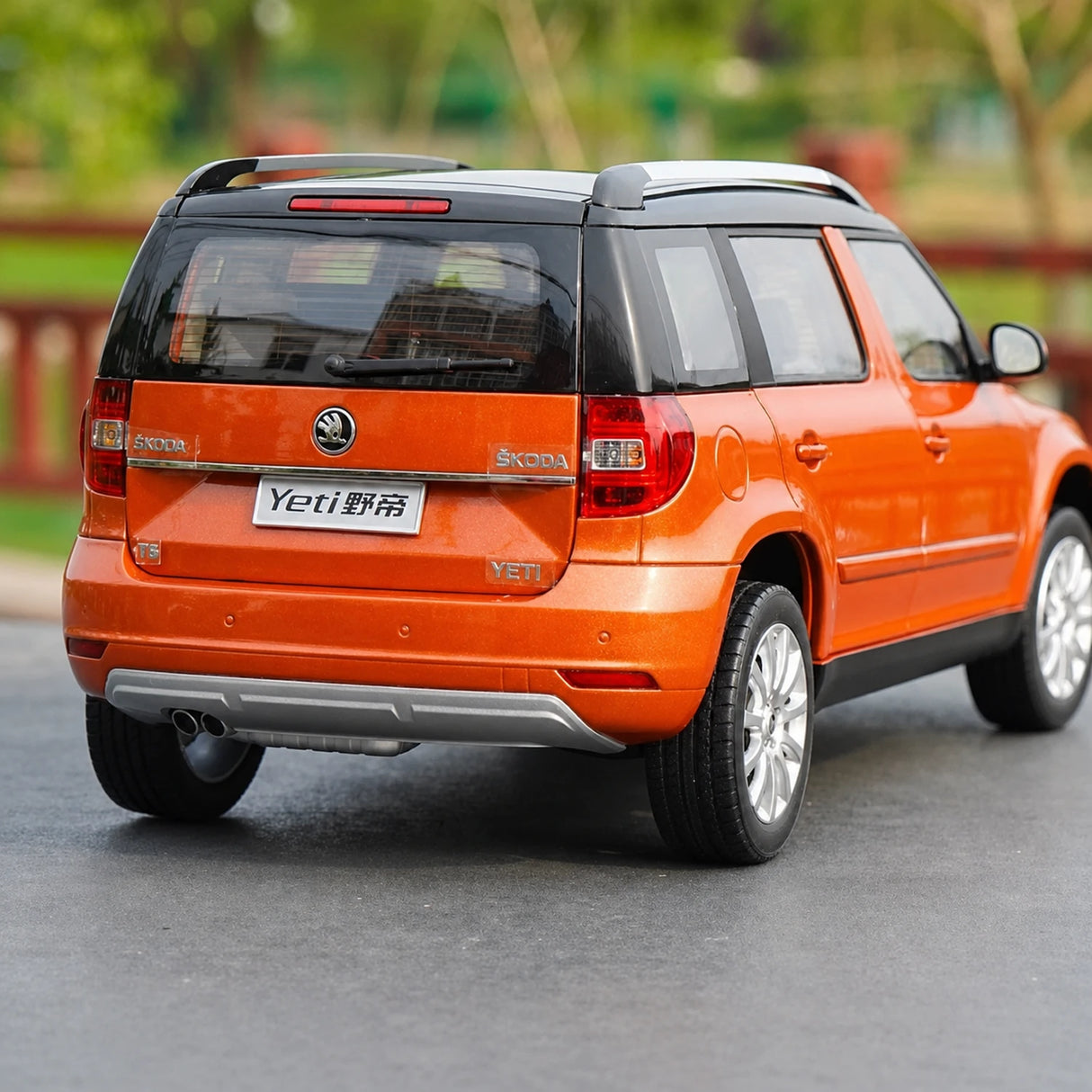 OEM Skoda 2013 Yeti Orange 1:18 – Collectible Diecast Model Die-Cast